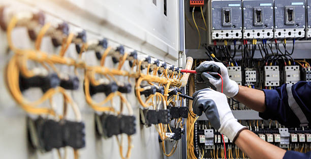 Professional Electrician technician working in Mexico, MO